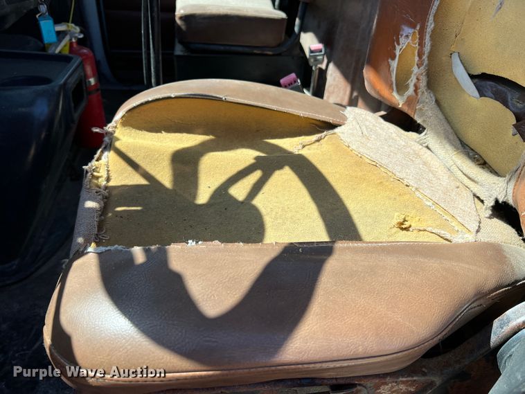 image for item KC9841 1994 White GMC WG  fertilizer delivery truck