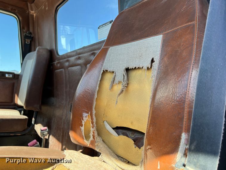 image for item KC9841 1994 White GMC WG  fertilizer delivery truck