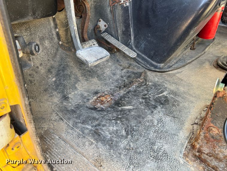 image for item KC9841 1994 White GMC WG  fertilizer delivery truck