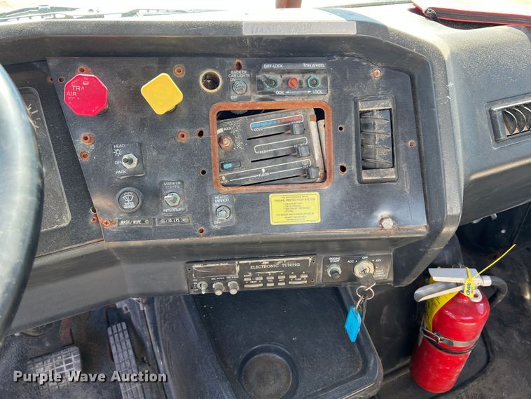 image for item KC9841 1994 White GMC WG  fertilizer delivery truck