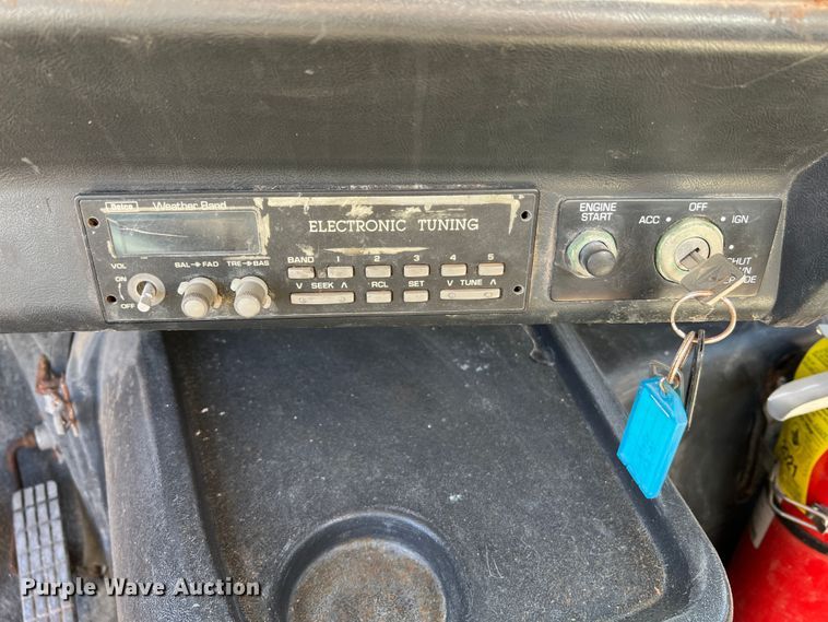 image for item KC9841 1994 White GMC WG  fertilizer delivery truck