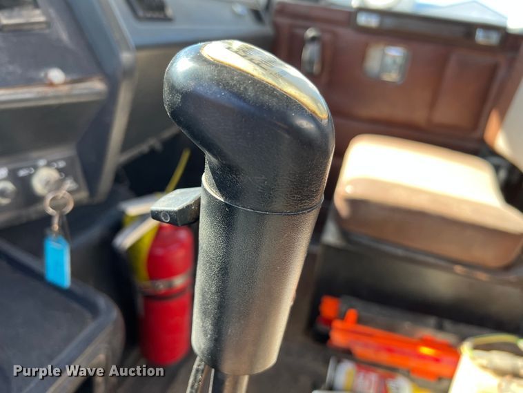 image for item KC9841 1994 White GMC WG  fertilizer delivery truck