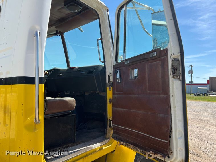 image for item KC9841 1994 White GMC WG  fertilizer delivery truck