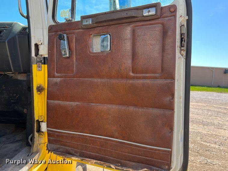 image for item KC9841 1994 White GMC WG  fertilizer delivery truck