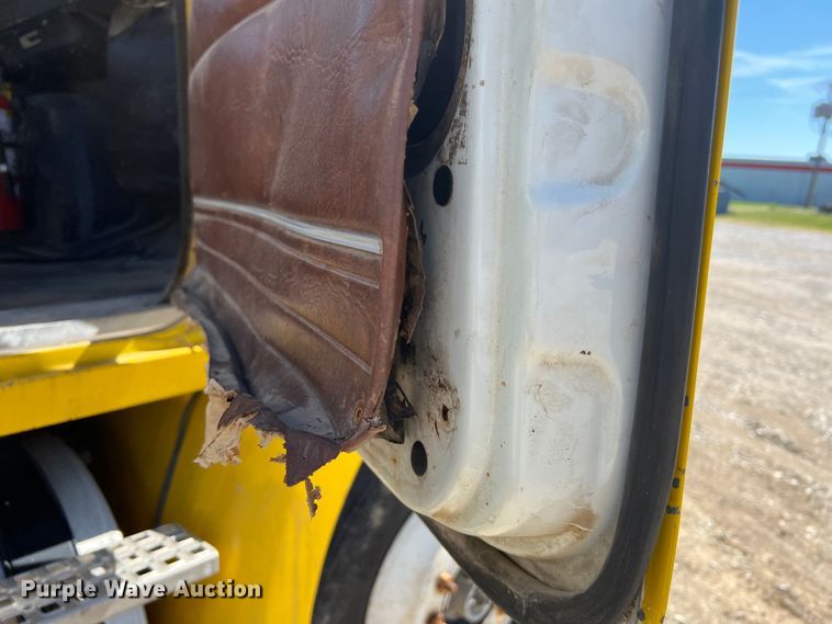 image for item KC9841 1994 White GMC WG  fertilizer delivery truck