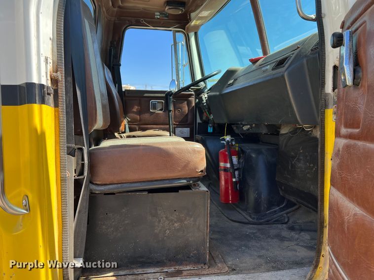 image for item KC9841 1994 White GMC WG  fertilizer delivery truck