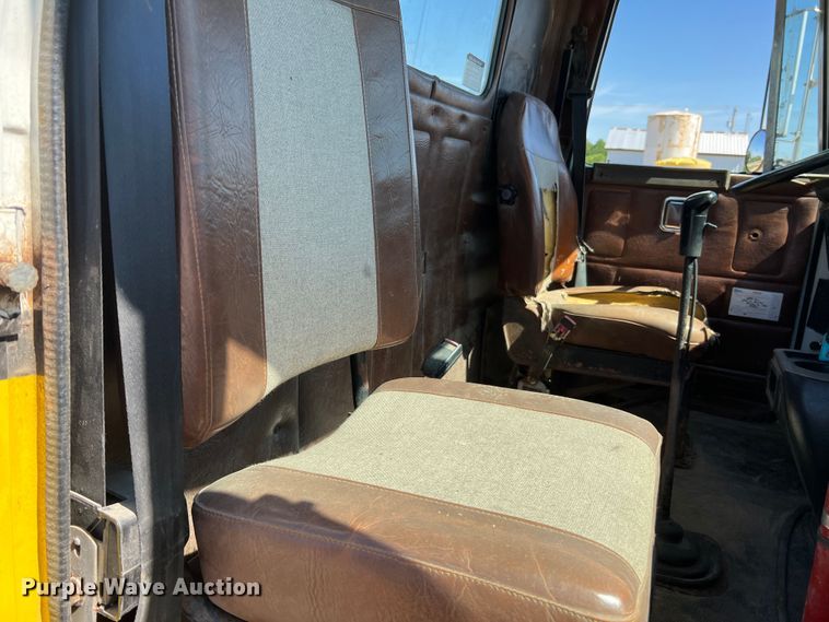 image for item KC9841 1994 White GMC WG  fertilizer delivery truck