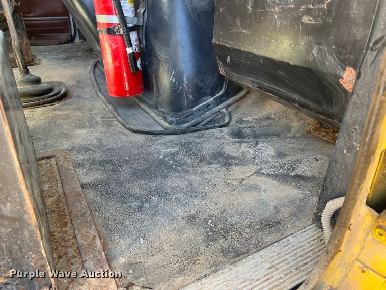 image for item KC9841 1994 White GMC WG  fertilizer delivery truck