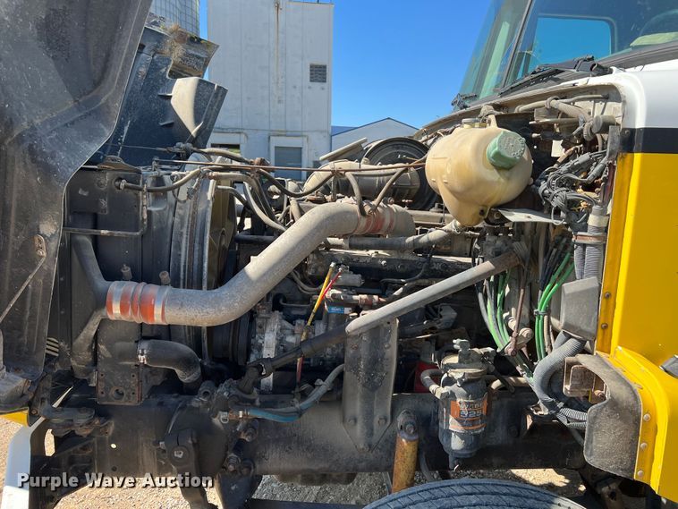 image for item KC9841 1994 White GMC WG  fertilizer delivery truck