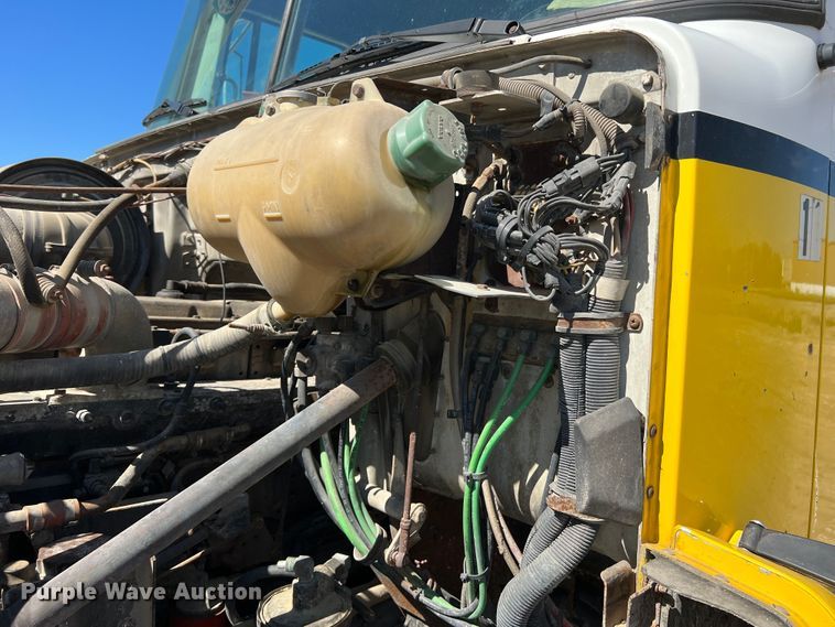 image for item KC9841 1994 White GMC WG  fertilizer delivery truck