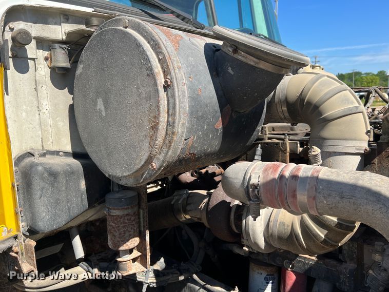 image for item KC9841 1994 White GMC WG  fertilizer delivery truck