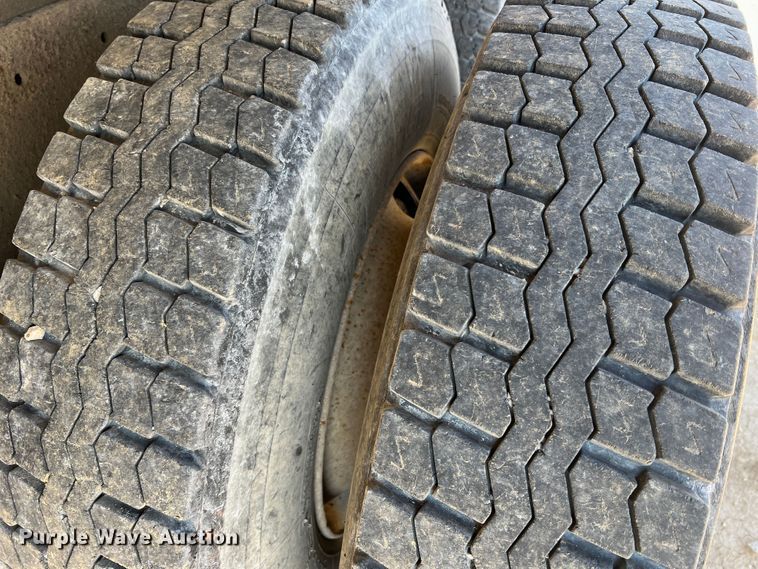 image for item KC9841 1994 White GMC WG  fertilizer delivery truck