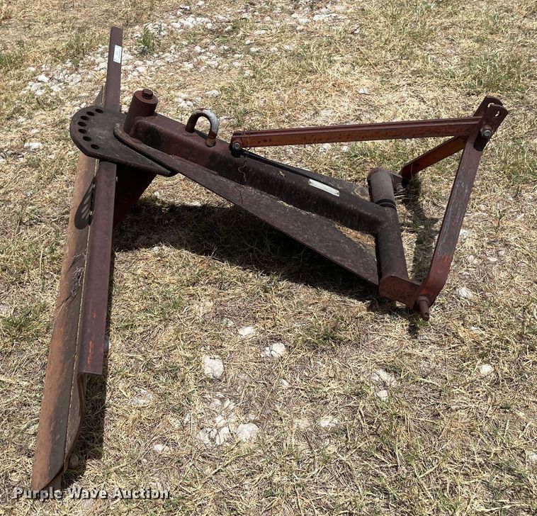 image for item KE9352 Massey Ferguson 16  blade