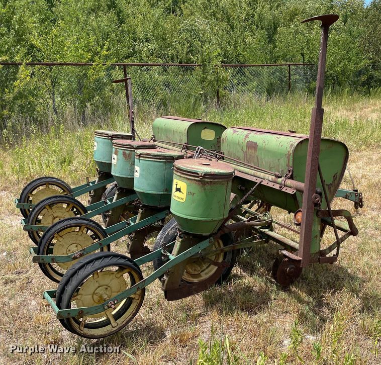 image for item KE9355 John Deere  planter