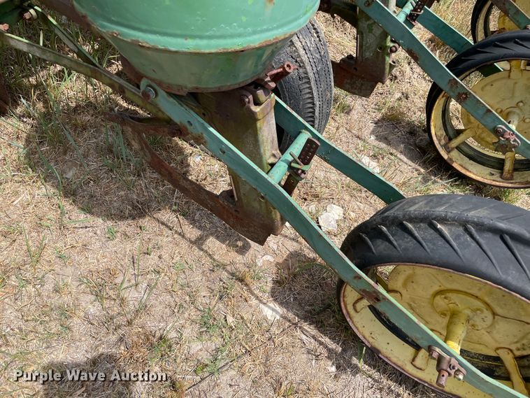 image for item KE9355 John Deere  planter