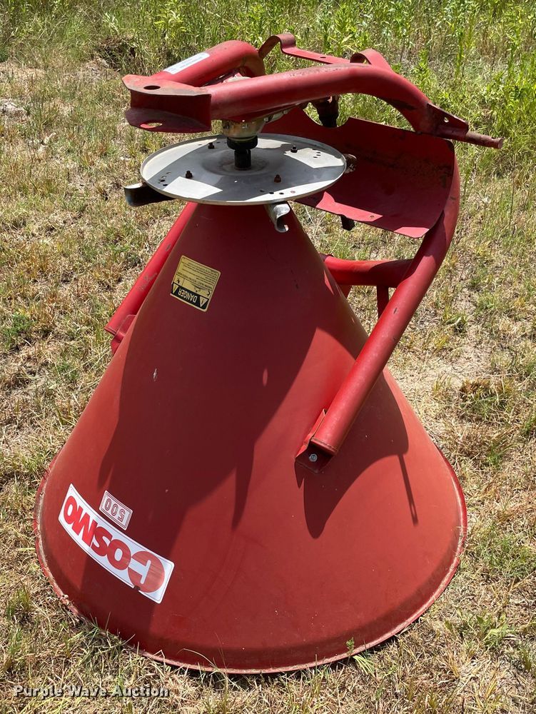Cosmo 500 spreader in Ada, OK Item KE9357 sold Purple Wave