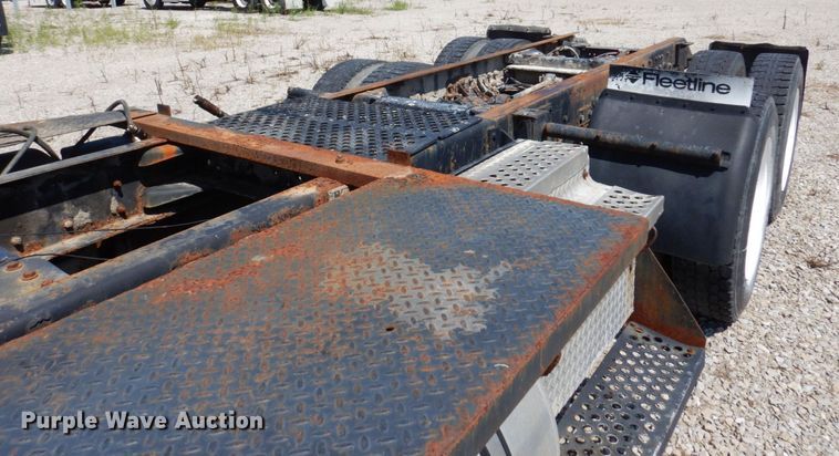 image for item KF9643 1988 Kenworth T600  truck cab and chassis