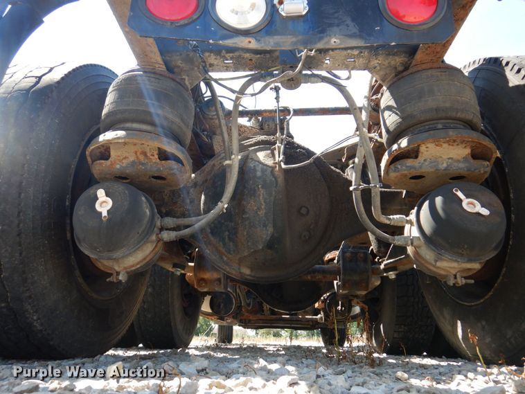 image for item KF9643 1988 Kenworth T600  truck cab and chassis