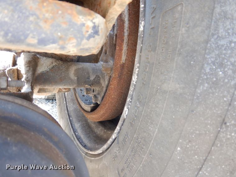 image for item KF9643 1988 Kenworth T600  truck cab and chassis