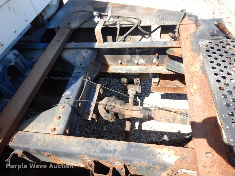 image for item KF9643 1988 Kenworth T600  truck cab and chassis