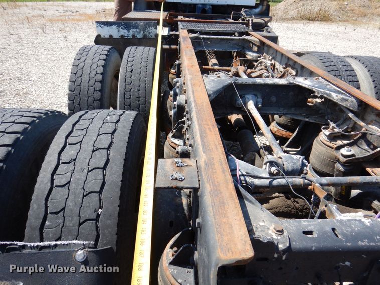 image for item KF9643 1988 Kenworth T600  truck cab and chassis