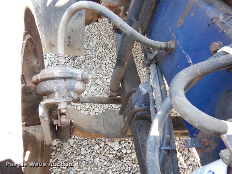 image for item KF9643 1988 Kenworth T600  truck cab and chassis