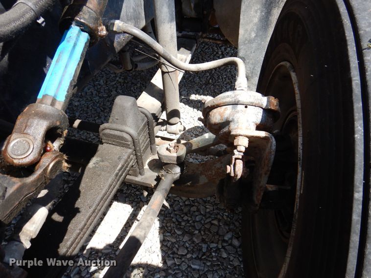 image for item KF9643 1988 Kenworth T600  truck cab and chassis