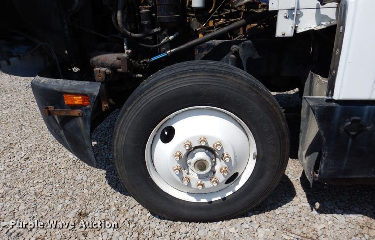 image for item KF9643 1988 Kenworth T600  truck cab and chassis