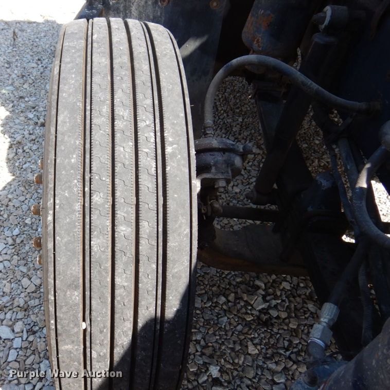 image for item KF9643 1988 Kenworth T600  truck cab and chassis