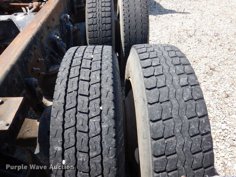 image for item KF9643 1988 Kenworth T600  truck cab and chassis