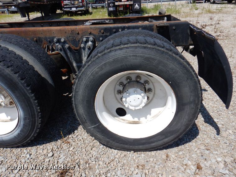 image for item KF9643 1988 Kenworth T600  truck cab and chassis