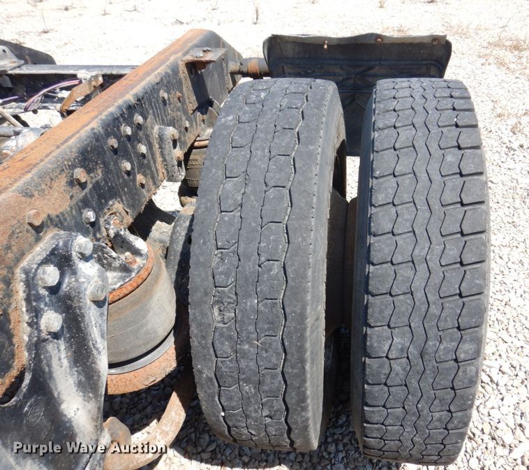 image for item KF9643 1988 Kenworth T600  truck cab and chassis