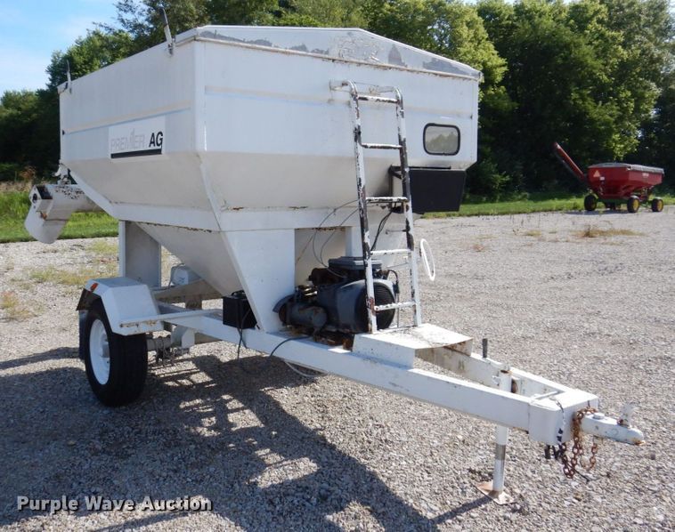 image for item KF9647 1990 Unverferth 150  fertilizer tender