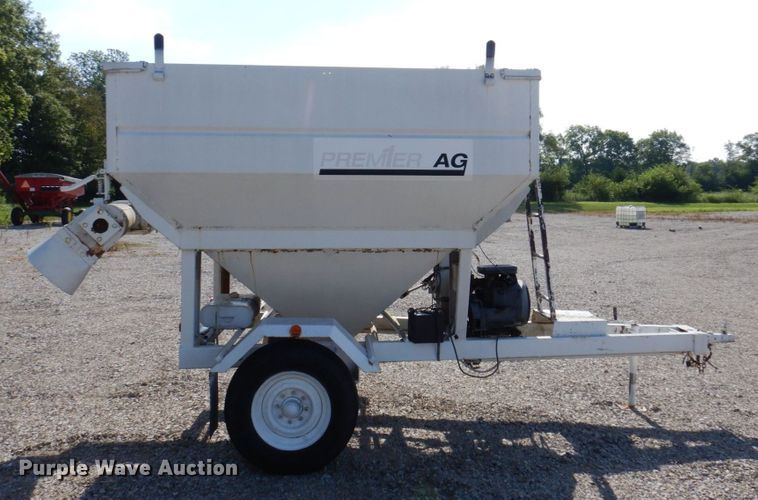 image for item KF9647 1990 Unverferth 150  fertilizer tender