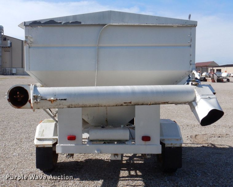 image for item KF9647 1990 Unverferth 150  fertilizer tender