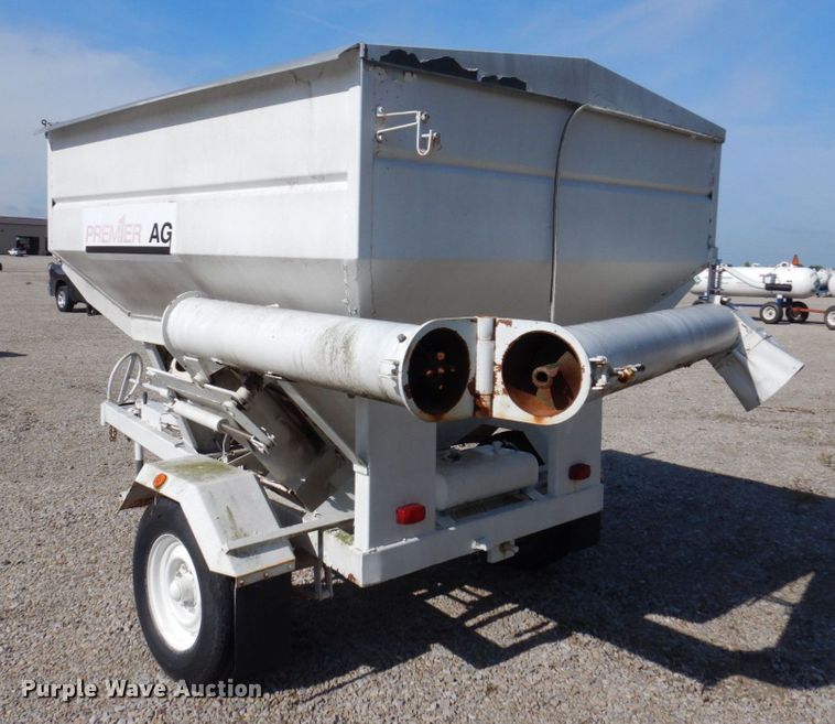 image for item KF9647 1990 Unverferth 150  fertilizer tender