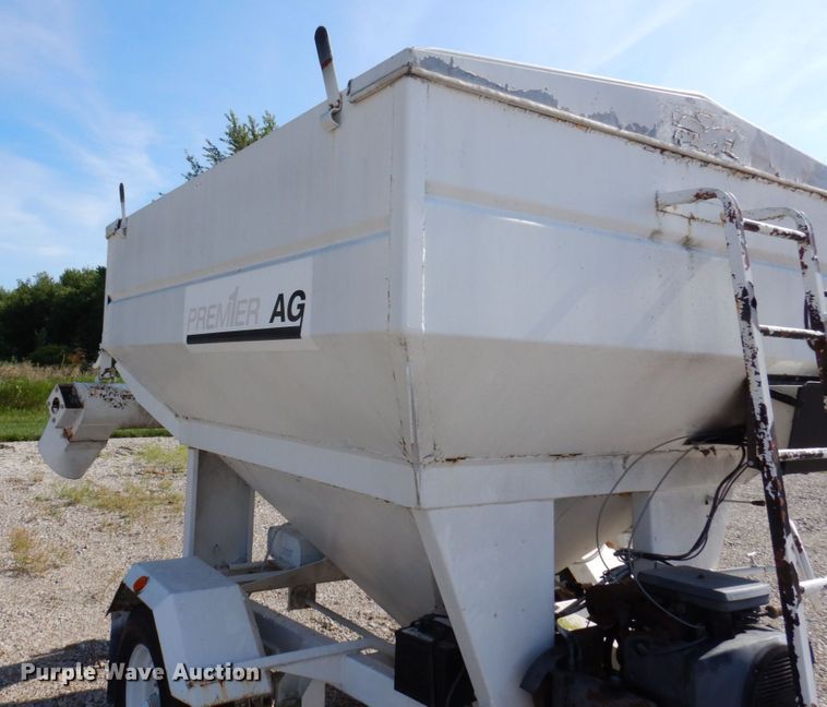 image for item KF9647 1990 Unverferth 150  fertilizer tender