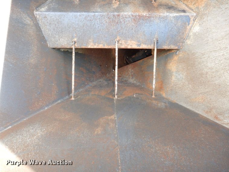 image for item KF9647 1990 Unverferth 150  fertilizer tender