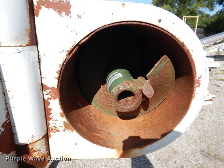 image for item KF9647 1990 Unverferth 150  fertilizer tender