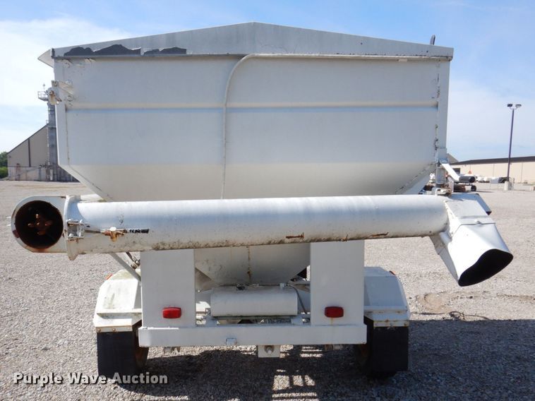 image for item KF9647 1990 Unverferth 150  fertilizer tender