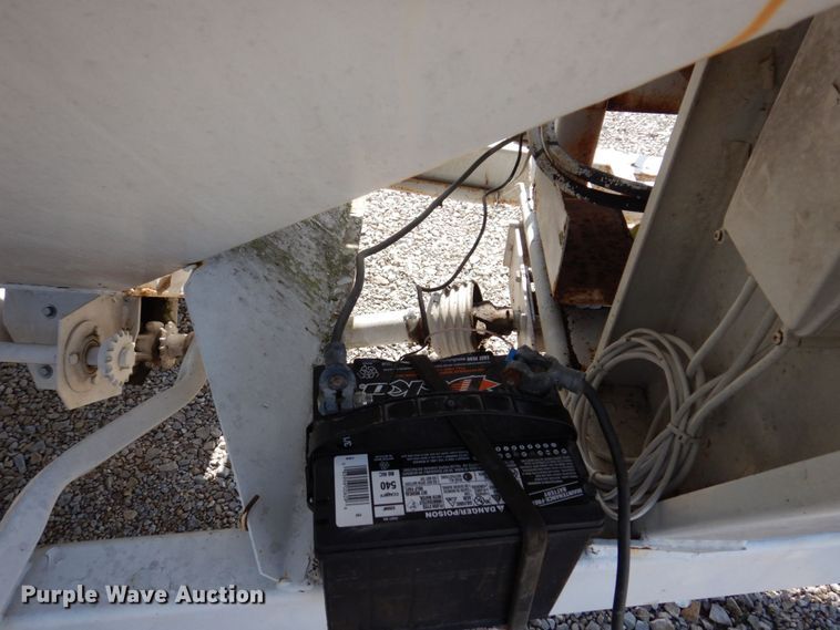 image for item KF9647 1990 Unverferth 150  fertilizer tender