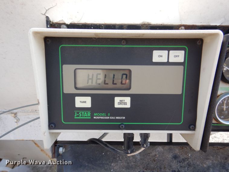 image for item KF9647 1990 Unverferth 150  fertilizer tender