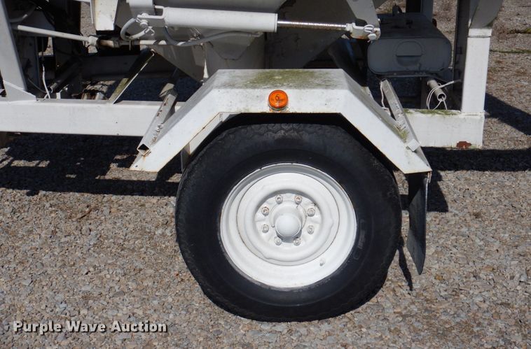 image for item KF9647 1990 Unverferth 150  fertilizer tender