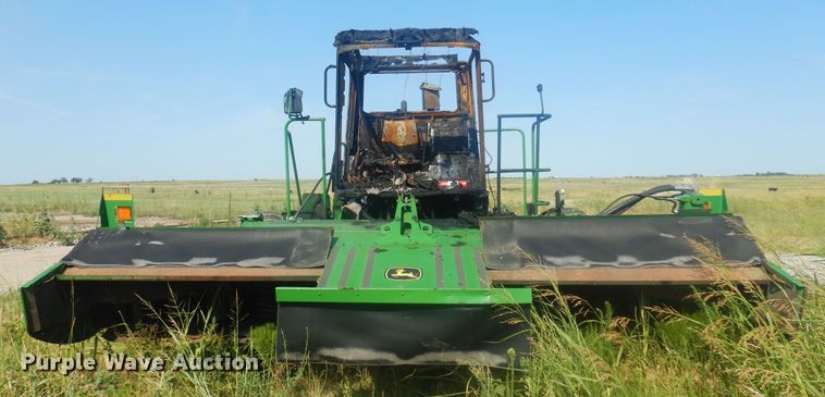 image for item KI9251 2004 John Deere 4995  windrower