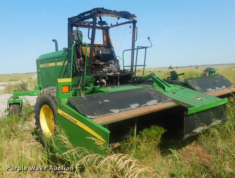 image for item KI9251 2004 John Deere 4995  windrower