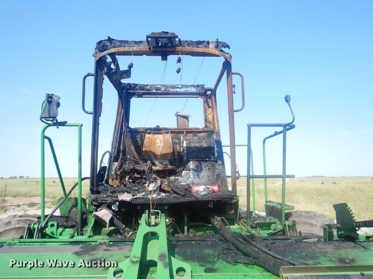 image for item KI9251 2004 John Deere 4995  windrower