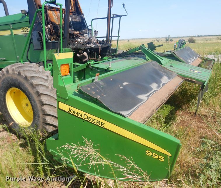 image for item KI9251 2004 John Deere 4995  windrower