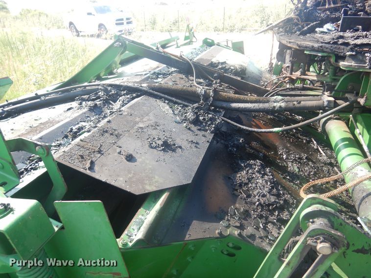 image for item KI9251 2004 John Deere 4995  windrower