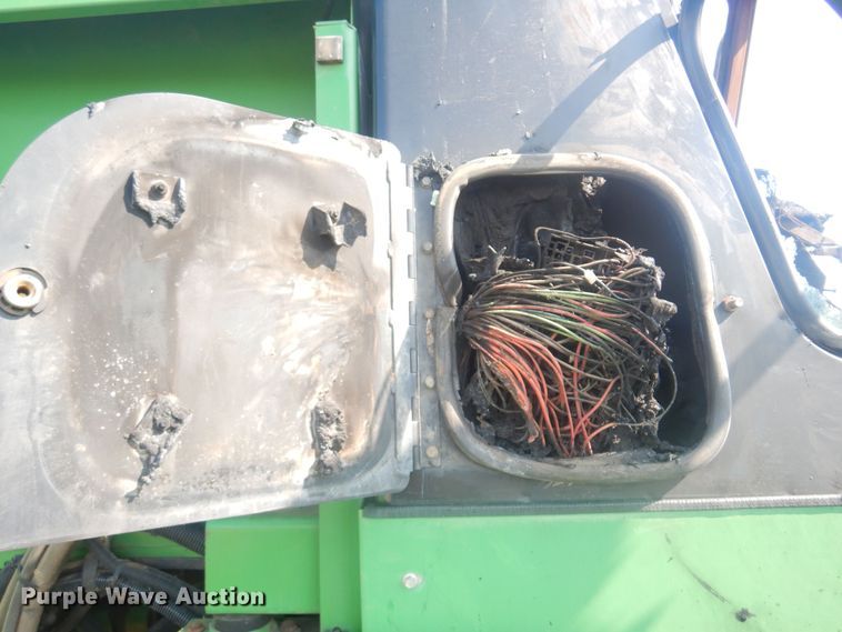 image for item KI9251 2004 John Deere 4995  windrower