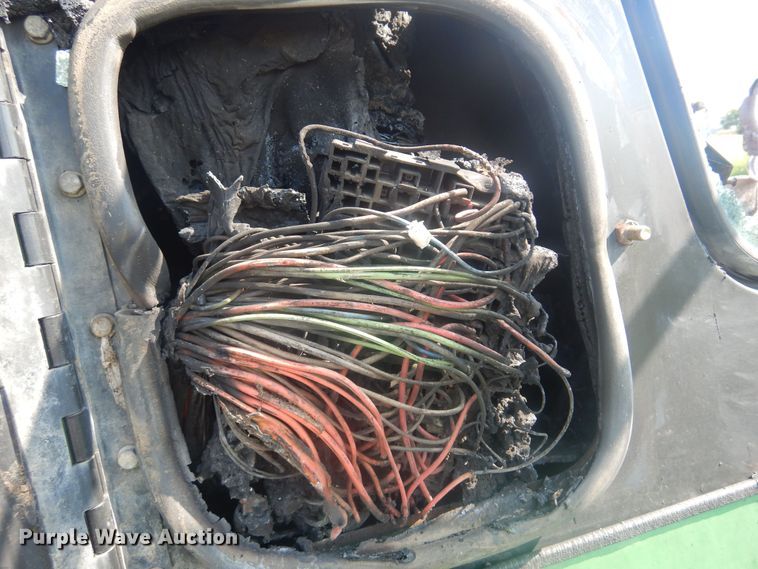 image for item KI9251 2004 John Deere 4995  windrower